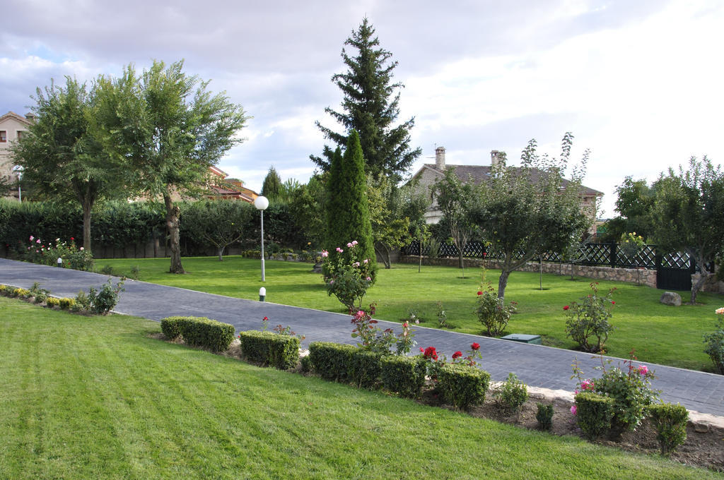 Hospederia Gemma Otel La Lastrilla Dış mekan fotoğraf